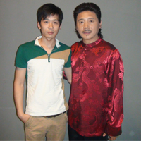 容中尔甲合影